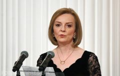 Ketten maradtak versenyben a brit miniszterelnöki tisztségért