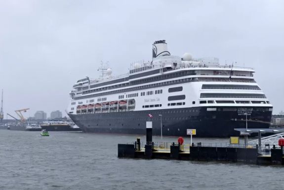 A holland kormány hajókon helyezné el a menekülteket