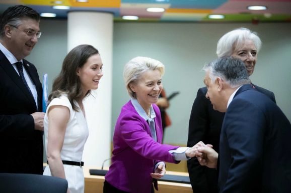 Egy hónapot kapott a magyar kormány a jogállamisági problémák megoldására