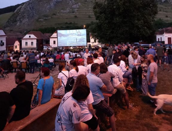 Ideiglenes „otthonában”, Torockón mutatták be Cristian Mungiu R.M.N.-jét