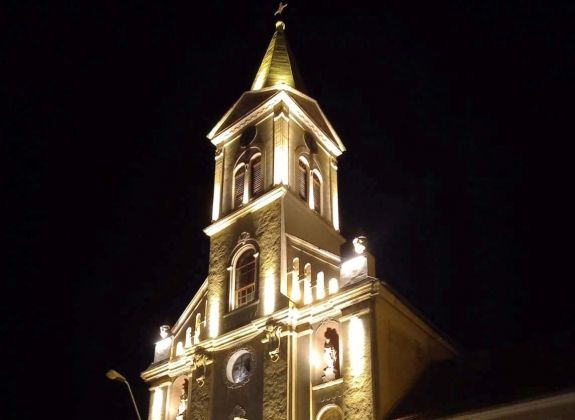 Befejeződött a nagyenyedi római katolikus templom külső felújítása