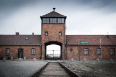 Harmadára csökkent az auschwitzi emlékmúzeum látogatottsága a koronavírus-járvány után