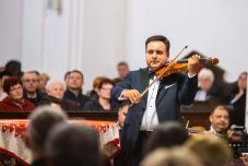 Jótékonysági hangversenysorozatot tart Mága Zoltán Erdélyben