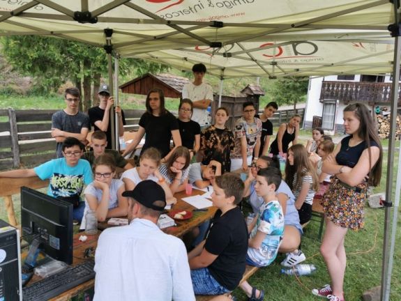 Fotótábor a Hargita megyei Jásfalván: kreatív élményekkel gazdagodnak 