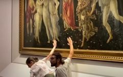 Botticelli-mesterműhöz ragasztózták magukat olasz klímavédelmi aktivisták