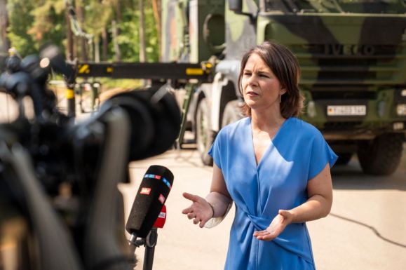 A német külügyminiszter szerint fel kellene gyorsítani a fegyverszállításokat Ukrajnának