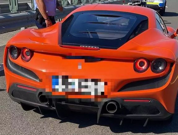 Ennyit fizet a sofőr, aki 230-al száguldozott a Lugos-Déva autópályán