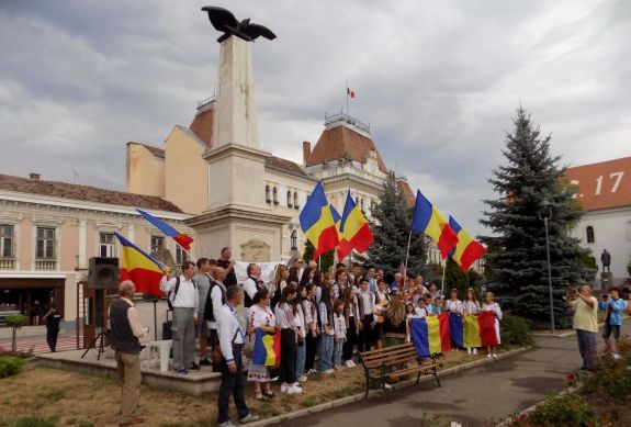 Pocsék hangosítással ünnepelt a maroknyi nacionalista Székelyudvarhelyen