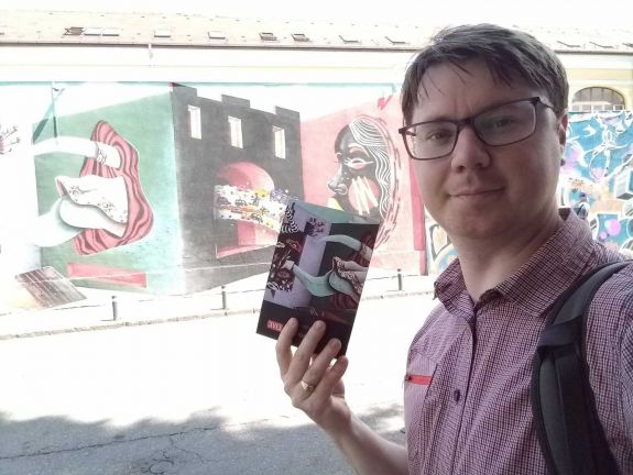 Mit közvetít élőben a Házsongárd? – Korpa Tamás új verseskötetéből megtudhatjuk