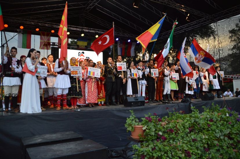 Nyolc ország, többszáz néptáncos: zajlik a 10. Nemzetközi Folklórfesztivál Nagyenyeden