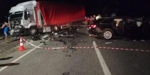 Nem élte túl az ütközést a Maros megyében száguldozó sofőr 