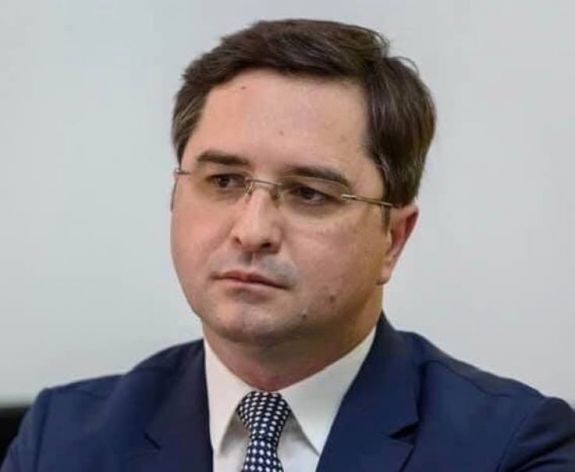 Megszüntették Lugos polgármesterének mandátumát, mert egy időre Németországba költözött