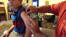 Vércukormérő eszközök késése keseríti meg a Maros megyei cukorbeteg gyermekek életét 