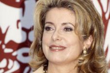Catherine Deneuve Arany Oroszlán-életműdíjat kap a Velencei Filmfesztiválon