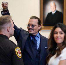 Johnny Depp megnyerte a rágalmazási pert, a bíróság szerint Amber Heard hazudott