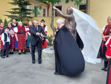 Erdély első egész alakos Kós Károly-szobrát avatták fel Kolozsváron