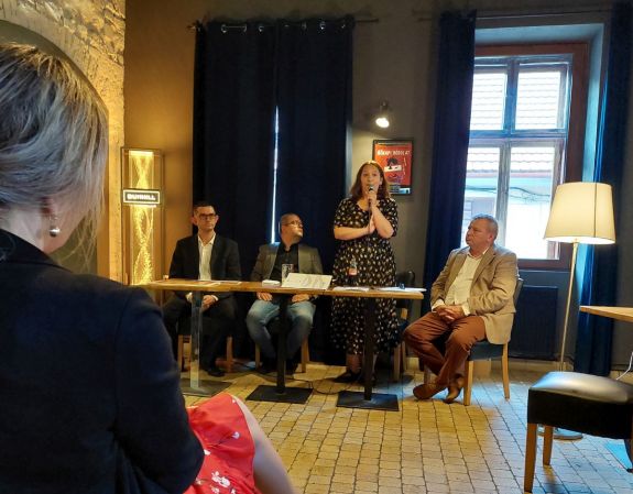 Elszigetelten is lehet alkotni, de együtt sokkal jobb – húsz éves az Erdélyi Magyar Írók Ligája