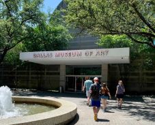 Ókori görög vázákat tört össze egy dallasi múzeumban randalírozó férfi