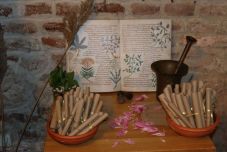 Segítőkből ellenségek: kiállítás dolgozza fel a szilágysági boszorkánypereket