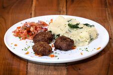 Erdély ízei: fasírt spenótos krumplipürével