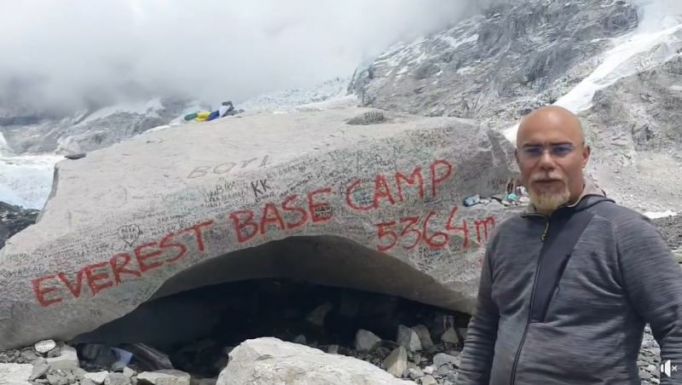 Megérkezett az alaptáborba Thurzó Zoltán, vasárnap közel hatezer méteren fog zongorázni