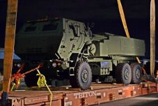 Putyin fenyegetőzik az amerikaiak Ukrajnának szánt rakéta-sorozatvetői miatt 