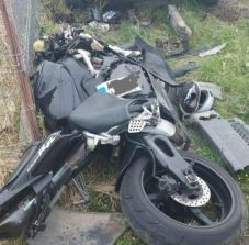 Meghalt egy motoros, mert beleszaladt az előtte lekanyarodó autóba