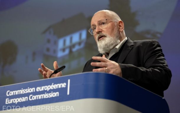 Timmermans szerint karbonadót kellene fizetniük a belsőégésű motoros autót használóknak