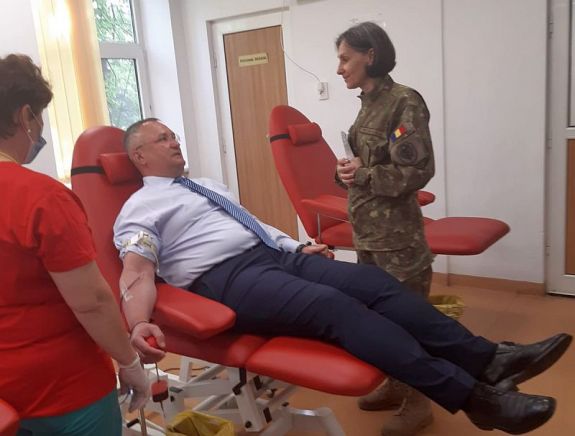 Nicolae Ciucă kormányfő vért adott szerda reggel