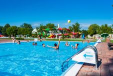 Indul a strandszezon: Sepsiszentgyörgyön nyílik az élményfürdő