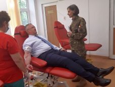 Nicolae Ciucă kormányfő vért adott szerda reggel