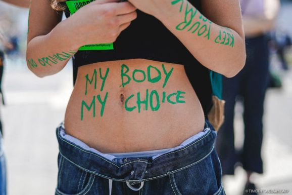 EP: az egészségügyi dolgozók vallási vagy lelkiismereti okokra hivatkozva nem tagadhatják meg az abortuszt