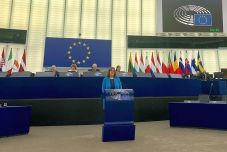 Uniós biztos: az Európai Bizottság készen áll az uniós alapszerződések módosítására