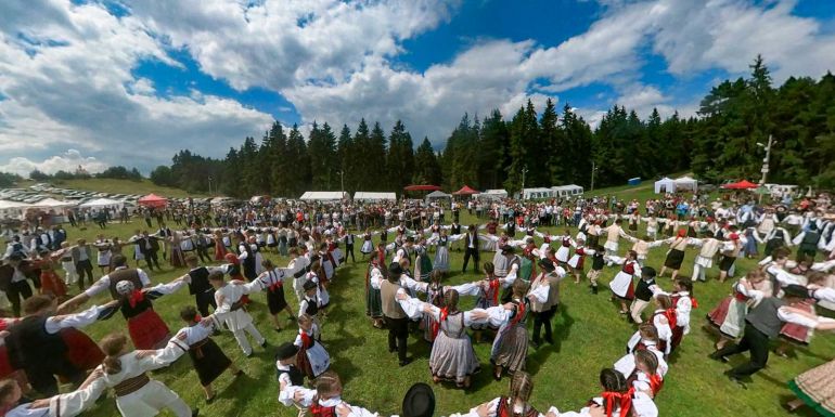 Két év kihagyás után újra a Perkőn találkoztak a néptáncosok