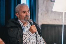 „Íróembernek jó gyerekkor” – kulákokról, kilakoltatásról, Kós Károlyról mesélt Király László