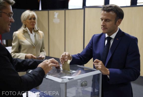 Választások: Macron pártja és a baloldal holtversenyben az élen az első fordulóban