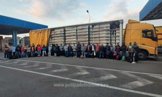 Morbid: koporsók közé rejtőztek a határsértők