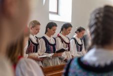 Tizenöt év után költözhettek vissza felújított templomukba a tordatúri reformátusok