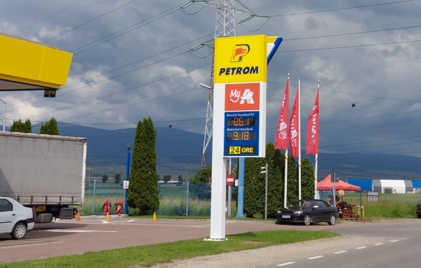 Ezért ódzkodik a kormány az árszabályozástól: adómentesen 6 lejbe sem kerülne 1 liter üzemanyag