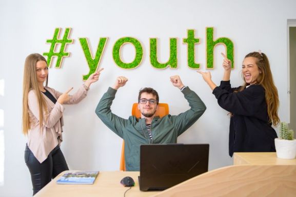 Pályakezdőknek és egyetemistáknak kínálnak gyakornoki programot Sepsiszentgyörgyön