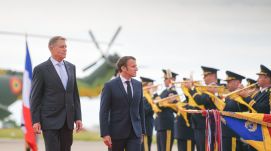 Emmanuel Macron francia elnököt fogadta Klaus Iohannis a Mihail Kogălniceanu támaszponton