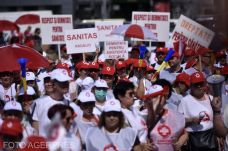 Több ezer egészségügyi alkalmazott tüntet Bukarestben