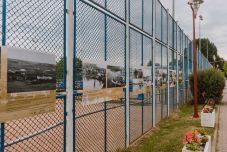 Megnyitották a marosvásárhelyi Víkend-telep történetét bemutató kiállítást