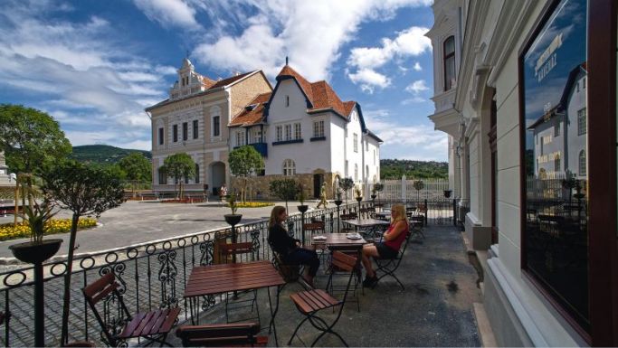 „Nem keverjük a népit a népiessel” – közhelyek nélkül mutatja be Erdélyt a szentendrei Skanzen