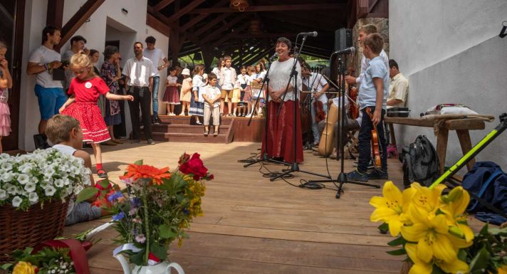 A 30 éves Aprók Táncházát ünnepelték Csíkszeredában