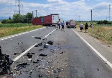 Kamionnal ütközött a személyautó, elhunyt a vezetője