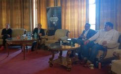 Támogatásokat ígért a kulturális intézményeknek Marosvásárhelyen a művelődési miniszter