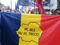 Trikolórt eregetnének a magasba Sepsiszentgyörgyön a román nacionalisták