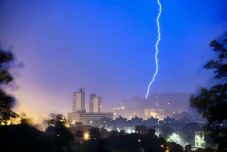 Erre a kilenc megyére adtak ki első fokú viharriasztást 