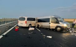 Több székelyföldi személy megsérült egy Arad megyei buszbalesetben